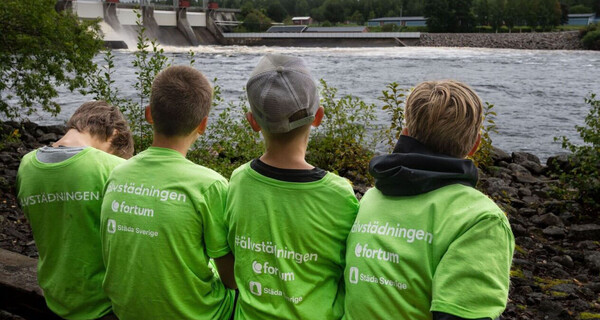 Children at River Clean-up