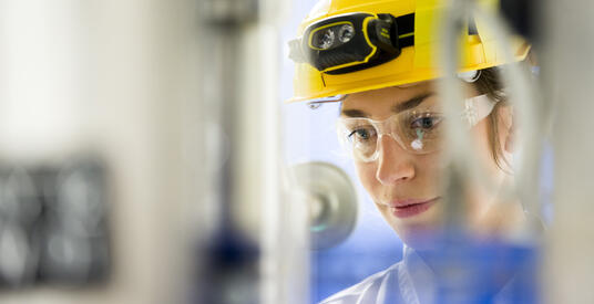 Woman-working-lab-fortum