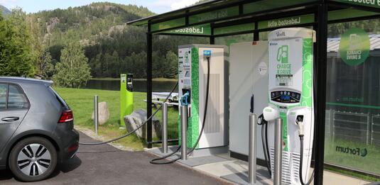 Fast charging station